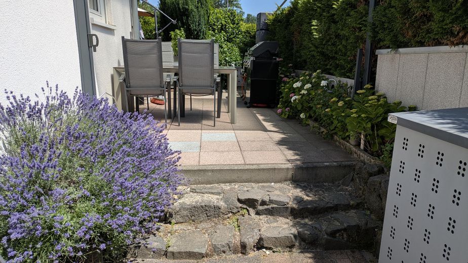Terrasse Südseite mit Überdach