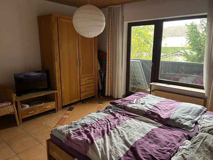 Casa unifamiliare ben tenuta con grande potenziale e terreno edificabile aggiuntivo a 54570 Neroth – Schlafzimmer