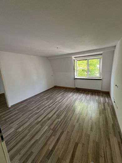 Kapitalanlage in Zirndorf: Große 4-Zimmer-Wohnung mit attraktiver Rendite - Jetzt sichern! – ETW 100qm Zirndorf-2 017