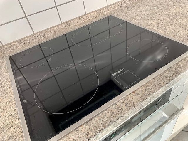 ES-Serach: Wohnung mit Terrasse und Aussicht – Küche2