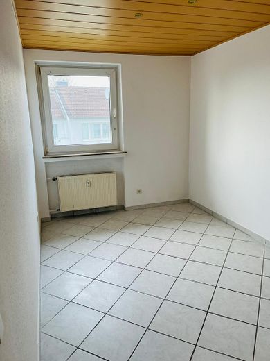 Frisch renovierte, bezugsfertige 3 Zimmer Mietwohnung in Bünde mit großen Balkon (Südseite) – Kinderzimmer/ frisch renoviert