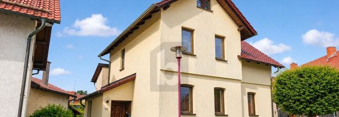 7 ZIMMER, GARTENIDYLLE UND ENTWICKLUNGSPOTENZIAL