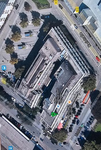 Zentrumsnahe, hochwertige, helle und ruhige 2 Zimmer Penthouse - Wohnung mit Aufzug – Wohnkomplex von Oben
