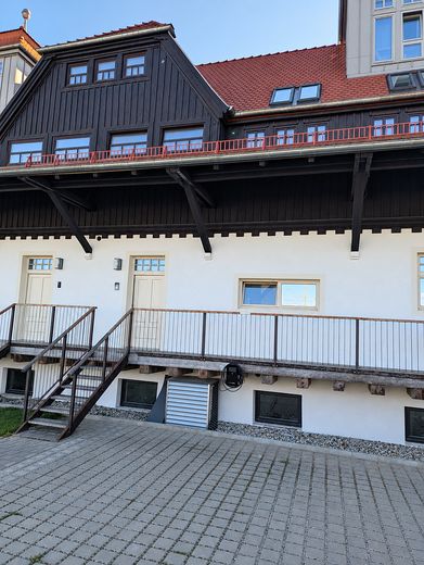 Obertraubling'de tekil tarihi eser statüsündeki sıra ev – 2 Stellplätze direkt vorm Haus