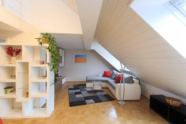Schicke Maisonette-Wohnung mit Galerie und Loftcharakter | 2 Bäder – Wohnbereich