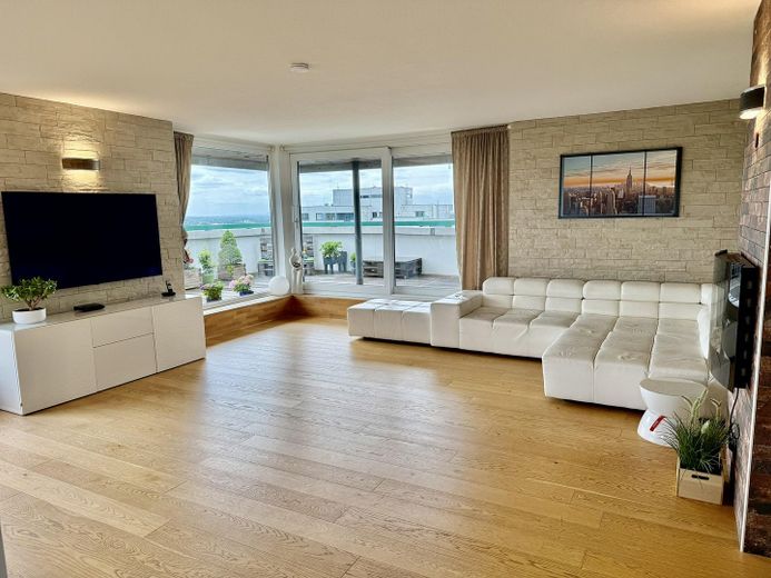 Penthouse mit großer Dachterrasse, Panoramablick & privater Sauna – Wohnbereich mit Panoramablick