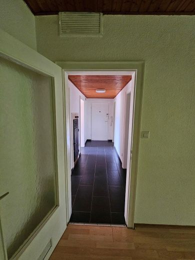 Kapitalanlage mit hoher Rendite: Helle sanierte Wohnung mit Balkon – Flur