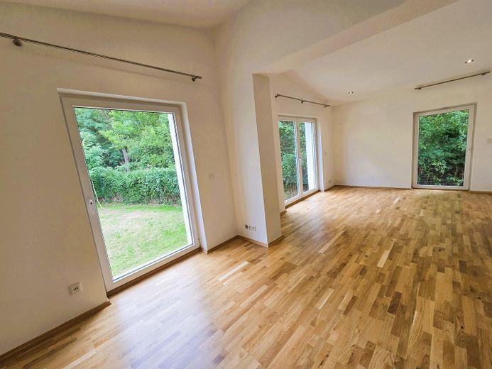 Mehrgenerationenhaus 371 m², Waldidyll am Flughafensee + Aufstockungspotenzial um 155 m² – 2. Wohnzimmer