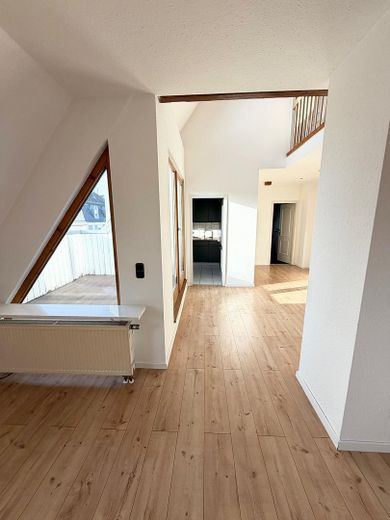 APPARTAMENTO MAISONETTE DI 2,5 LOCALI SFITTO in elegante edificio d’epoca | TERRAZZA SUL TETTO | Garage doppio – Wohnzimmer