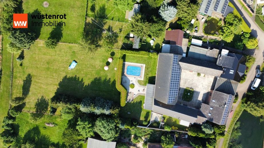 Wohnoase mit Einliegerwohnung und Pferdehof. Rentable Einnahmen von ca. 1000 EUR mtl. durch PV-Anlage! – Draufsicht
