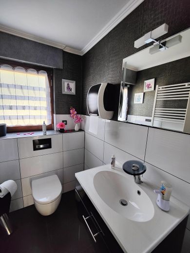 Dreifamilienhaus im Grünen mit großem Grundstück – Foto 32