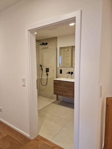 Pierwszy wynajem po remoncie generalnym - luksusowe 3-pokojowe mieszkanie w centralnej lokalizacji Trewiru – Bad