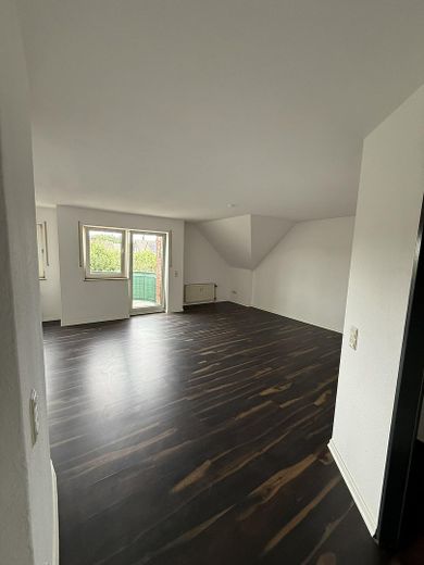 Maisonette-Charme unterm Dach – ruhige Lage in Grevenbroich – Foto 3