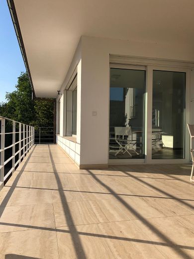 Balkon mit Außenkamin