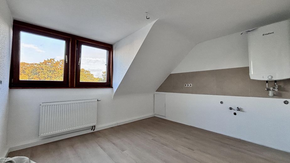 Appartamento di 3 locali appena ristrutturato all’ultimo piano – libero subito | Düren – Küche