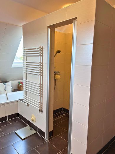 Badewanne & Duschraum