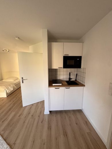 Move in instead of furnishing – spacious, furnished 1-room apartment – Photo 6