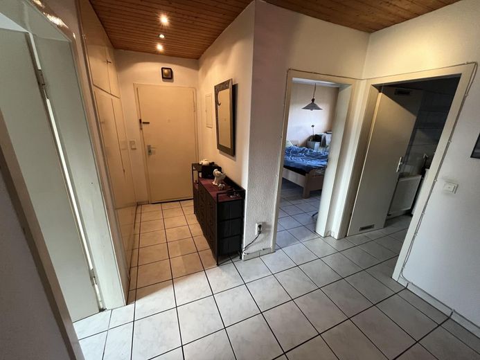 Herten’de sundurmalı ve garajlı, bakımlı 2 odalı çatı katı dairesi – Flur