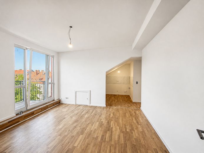 First occupancy after loft conversion: Bright 2-room apartment with fitted kitchen and balcony – Photo 3