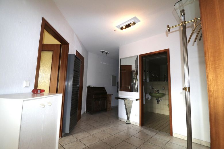 Nähe Klinikum Fürth - Gepflegte 2-Zimmer-Wohnung – Eingangsbereich
