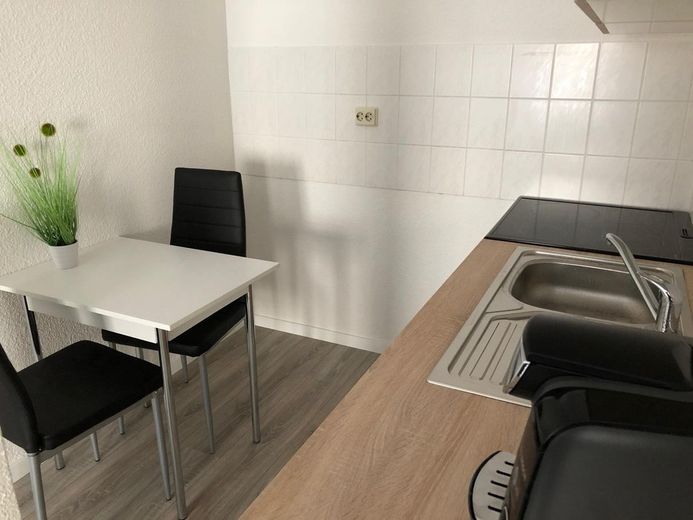 Komfortable möblierte Wohnung EG, “zentral und doch ruhig“ – Foto 1