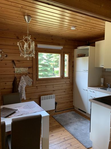 Complesso per vacanze con 5 case - immediatamente affittabile – Beispiel Küche