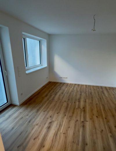 Прекрасная 4-комнатная квартира с балконом в центре Вюрцбурга – Wohnzimmer