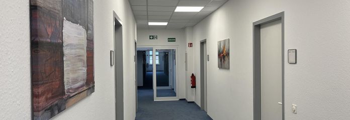 Flur mit Einzelbüros