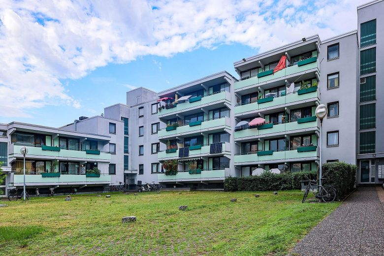 Commission-free 2-room apartment with balcony & garage in Konstanz – Wohnkomplex