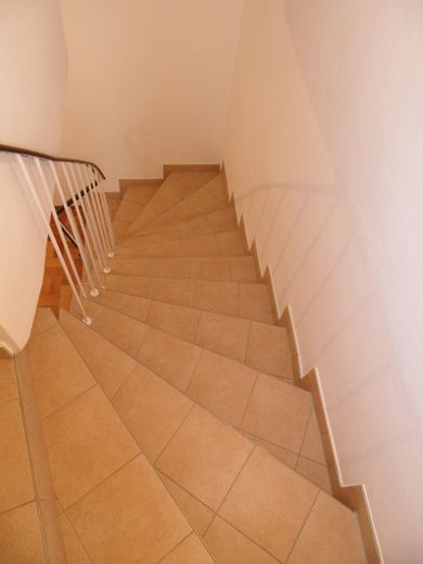 Direct intrekken in uw eigen huis met tuin aan de rand van München – Kellertreppe