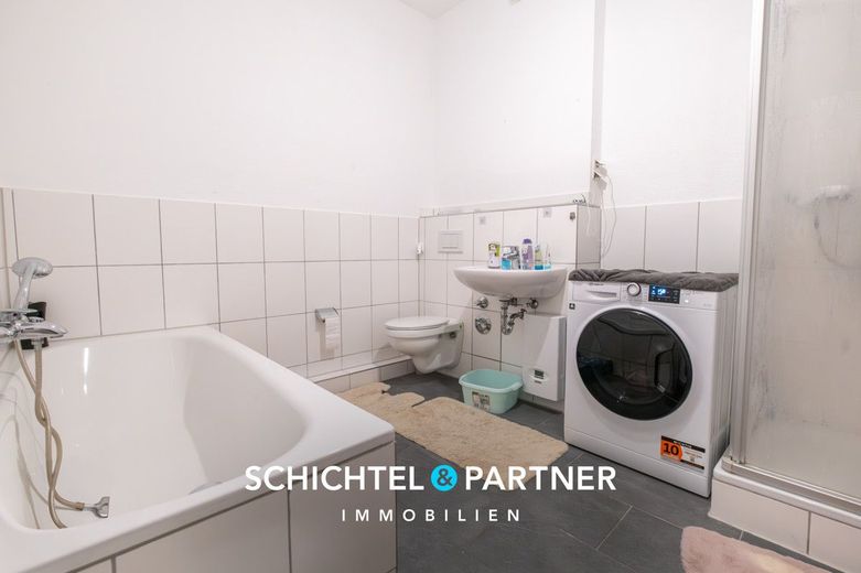 Radio Bremen | Gepflegtes Mehrfamilienhaus mit Potenzial in zentraler Lage – S&amp;P | Badezimmer