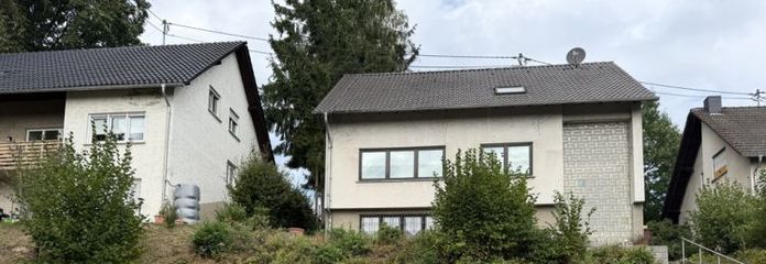 Großrosseln: Veelzijdige een- tot tweegeneratiewoning met 176 m², 2 garages, terras en tuin