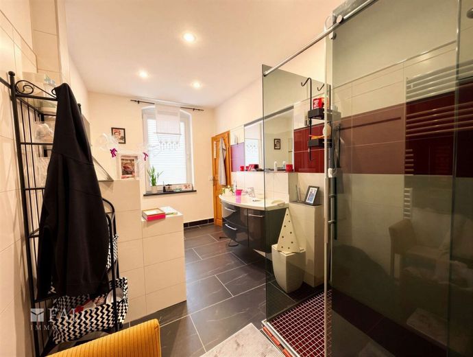 Mehrfamilienhaus mit Potenzial – Erdgeschoss Badezimmer