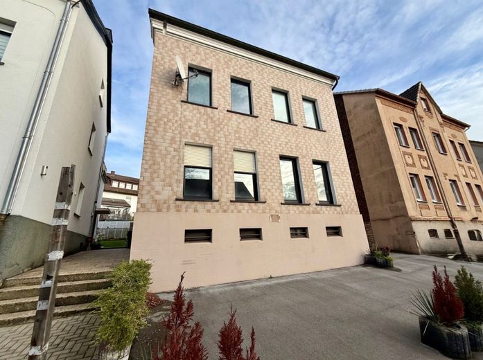 Menden: Flexibler Altbau mit reichlich Platz und vielen Optionen! – Frontansicht
