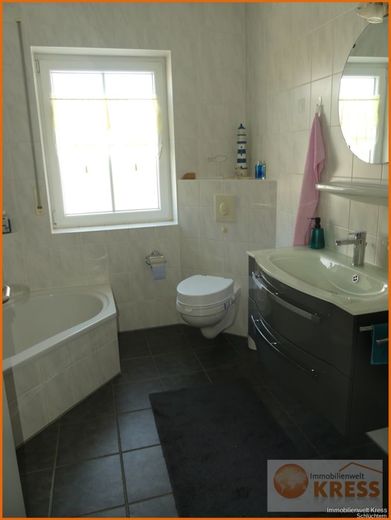 Moderne, zentrale, komfortable 3-Zimmer ETW 1.OG, Balkon, neuwertiger EBK und 3 PKW-Stellplätzen – Bild 8