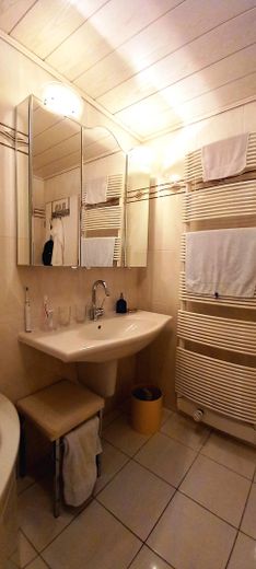 Sonnige Maisonettewohnung – Bad oben mit Spiegelschrank