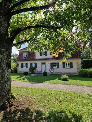 Hausrückseite zum Park