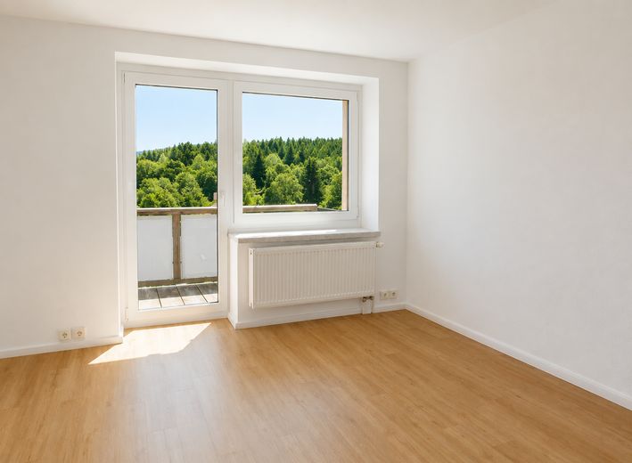 Kurort Oberwiesenthal: Attraktive 3-Zimmer-Wohnung mit Balkon – ruhig und zentrumsnah – Referenzfoto Wohnraum