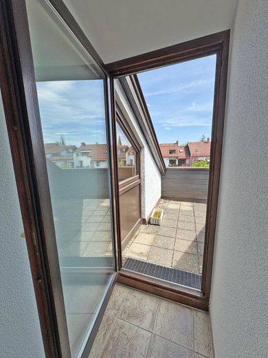 Bezugsfrei: Dachgeschosswohnung mit 2 herrlichen Dachterrassen in Taufkirchen – zur Ost Terrasse