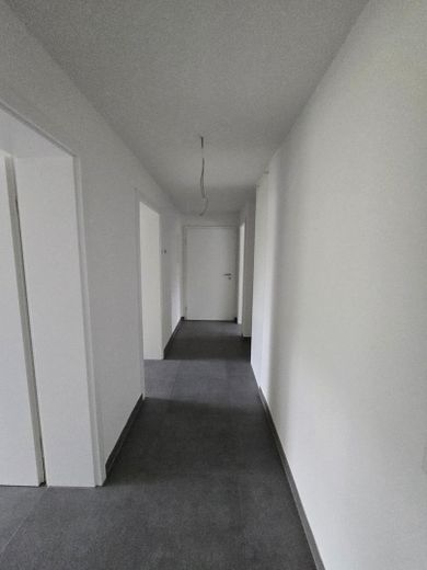 Moderne 2,5-Zimmer-Wohnung im KfW-55-EE-Standard – Stilvoll, Komfortabel und Energieeffizient – Flur
