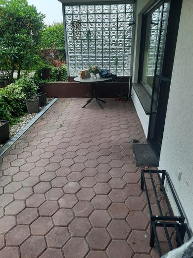 2,5 locali, vicino al bosco e alla Ruhr, terrazza di 14 m², bagno: vasca + doccia separata, pavimenti in parquet di legno massello – Terrasse 14 m² Süd-Westlage