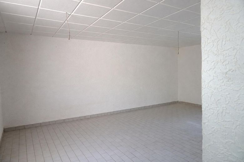 Freistehendes Einfamilienhaus mit Südgarten, großzügiger Garage & ausgebautem Dachgeschoss – Garage innen