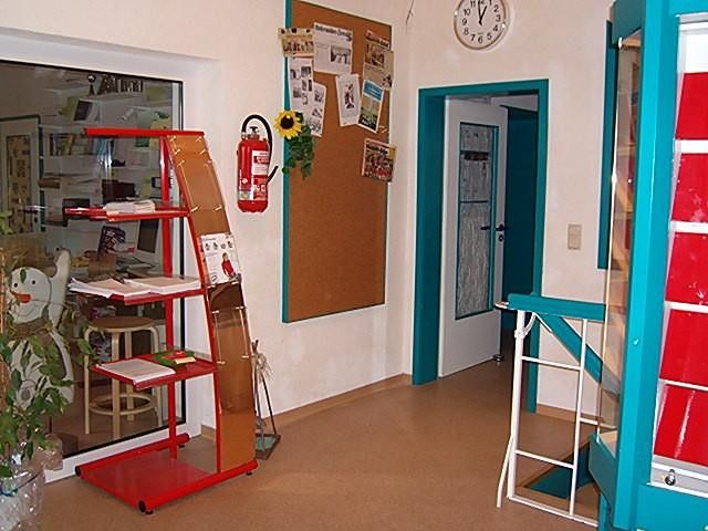 Wohnungen/ Seniorenresidenzen (11), Blockhaus-Treffpunkt(1), Bauplätze (3) – Entre Büro und Konferenzraum