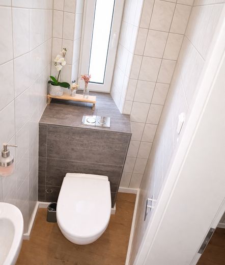 Helle 3-Zi-Wohnung | 84 m² | Einbauküche | Tageslichtbad | Nürnberg-Südstadt – Gäste - WC