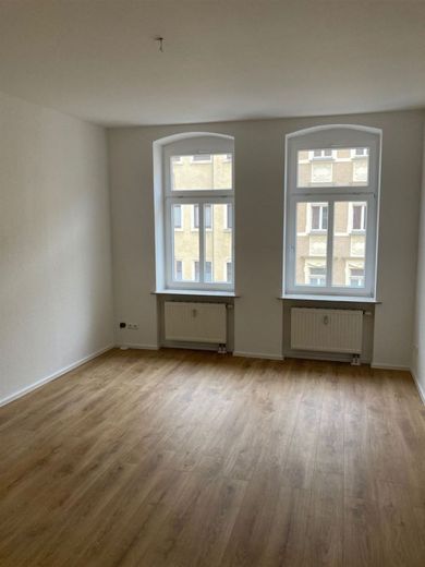 Großzügige 2-Zimmerwohnung mit Vinylbelag, Balkon, Wanne und Dusche! Vormieter verkauft EBK – IMG_4473