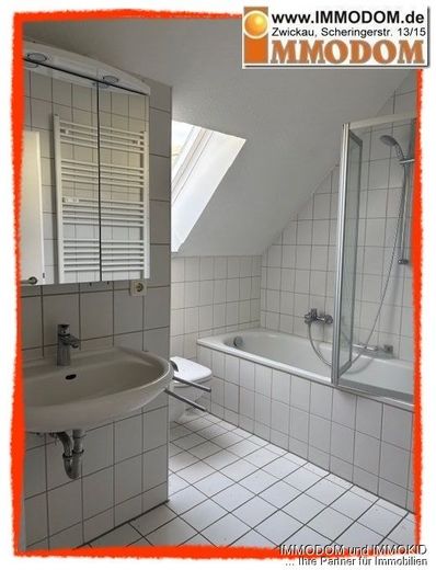 Appartement in Zwickau mit BALKON, EINBAUKÜCHE und Personenaufzug im Dachgeschoss zu vermieten! – Bad