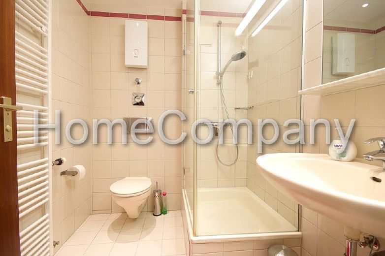 Modern ingericht appartement met balkon, parkeerplaats voor auto en directe nabijheid van de U 35 – d5c05f37699cc37d05bd04a99a5d4f71340bcb79.jpg