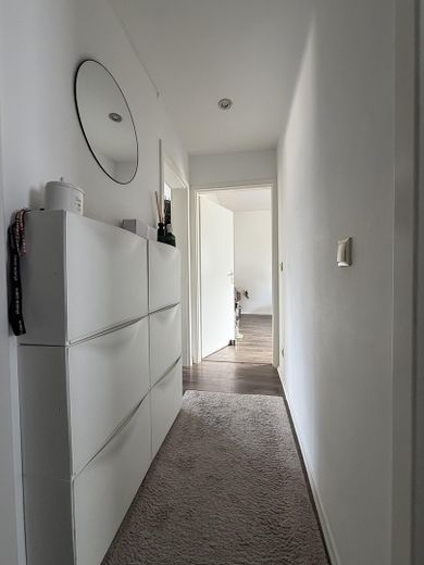 Top Gepflegtes MFH mit Rendite – Flur im 2.OG
