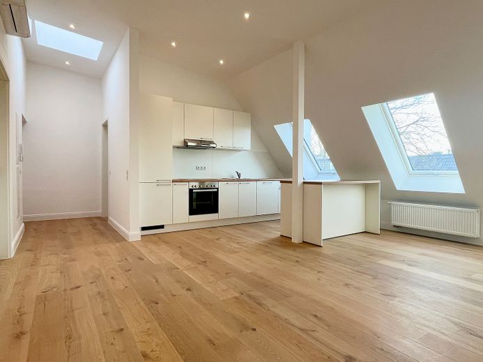 Appartement mansardé avec climatisation | 3 pièces | Colocation possible | Entièrement rénové | Cuisine équipée – Photo 1