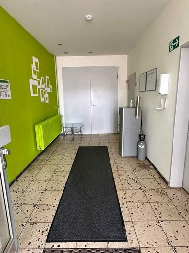 Ofis, üretim ve depolama alanına sahip ticari gayrimenkul – Eingangsbereich
